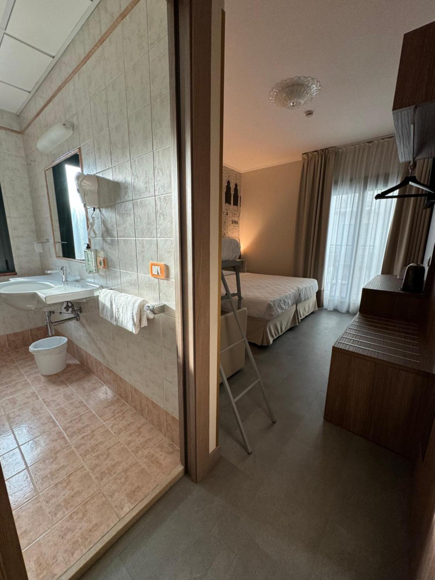 Hotel Marco Polo Lido di Jesolo Bagian luar foto